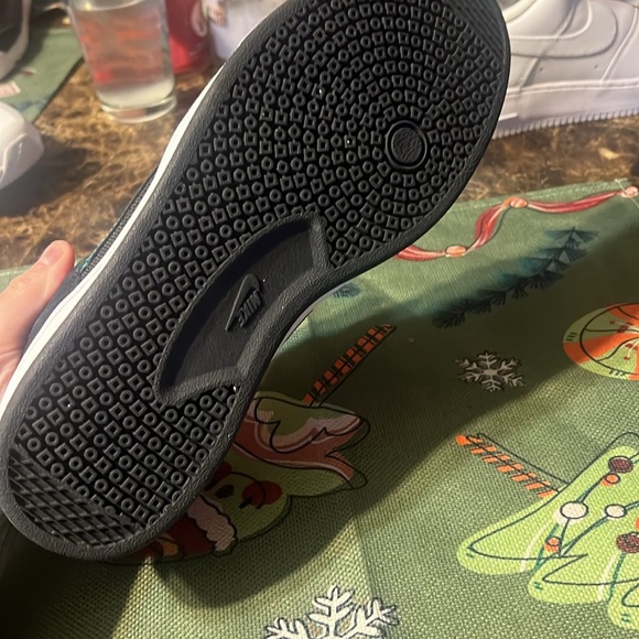 Nike sneakers - Picture 2 of 2